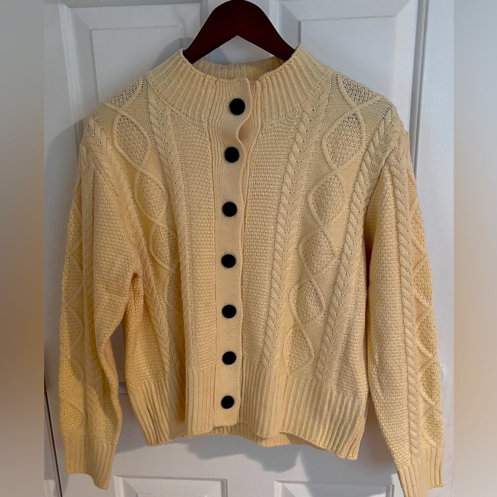 EUC Pastel Yellow Fisherman Sweater Size L mint condition